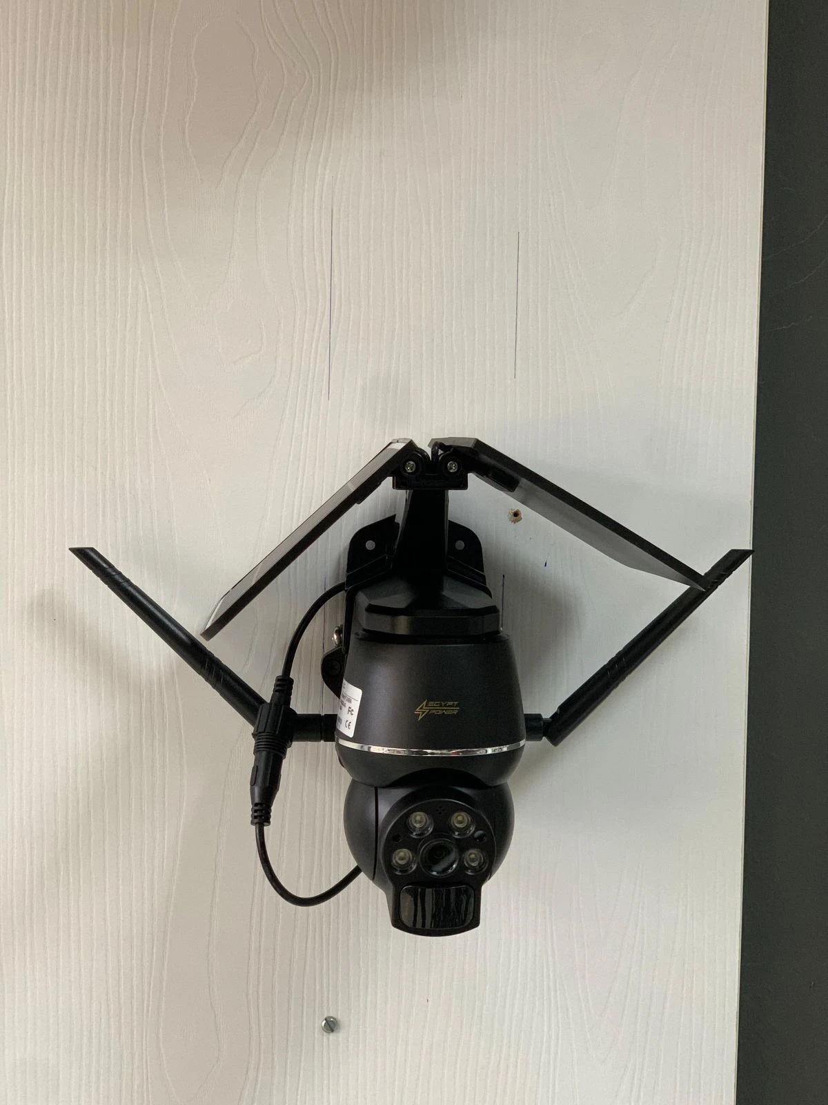Solar-Powered PTZ (Pan-Tilt-Zoom) security camera