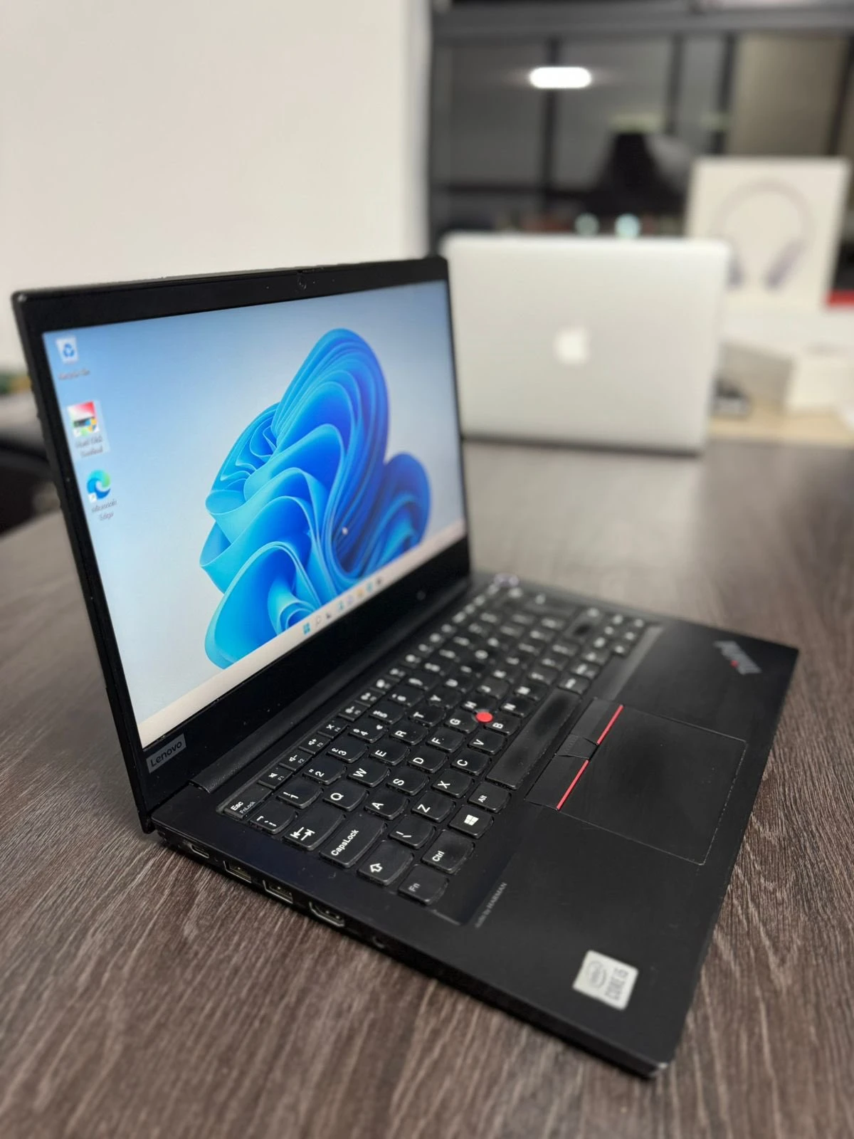 Lenovo ThinkPad E14 – Core i5 | 10th Gen | 14″ FHD | 16GB RAM | 256GB NVMe SSD